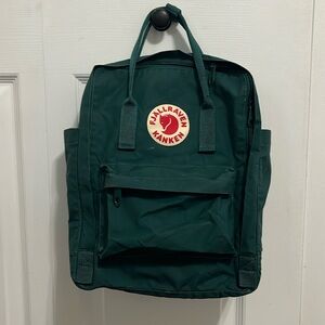 Fjallraven Kanken Mini Backpack (green)